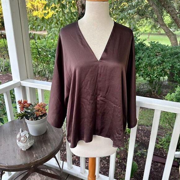 R | Label The Reset Chestnut Brown V-Neck Pullover - Picture 2 of 6